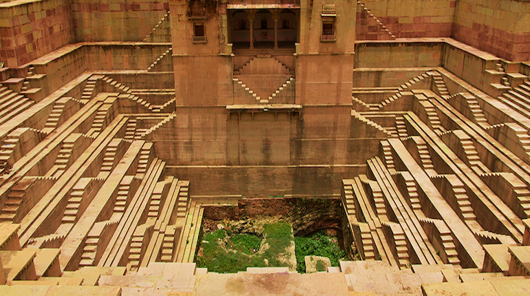 dabhai kund stepwell in bundi